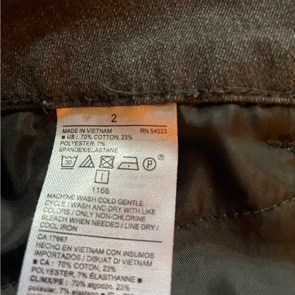 Old Navy
Mid rise
Size 2 - Picture 4 of 5